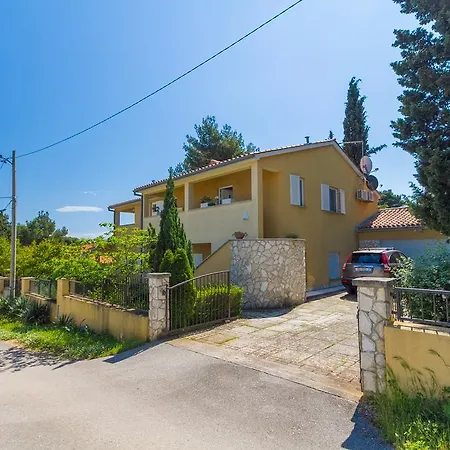 Franulovic Apartment Premantura